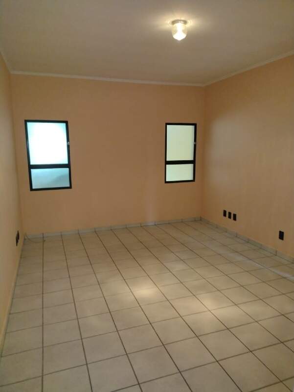 Casa para alugar com 2 quartos, 100m² - Foto 1