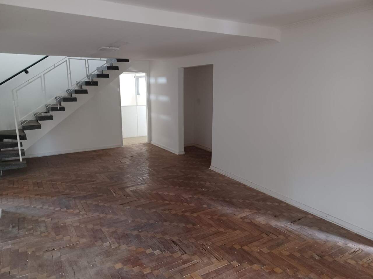 Sobrado à venda com 3 quartos, 311m² - Foto 1