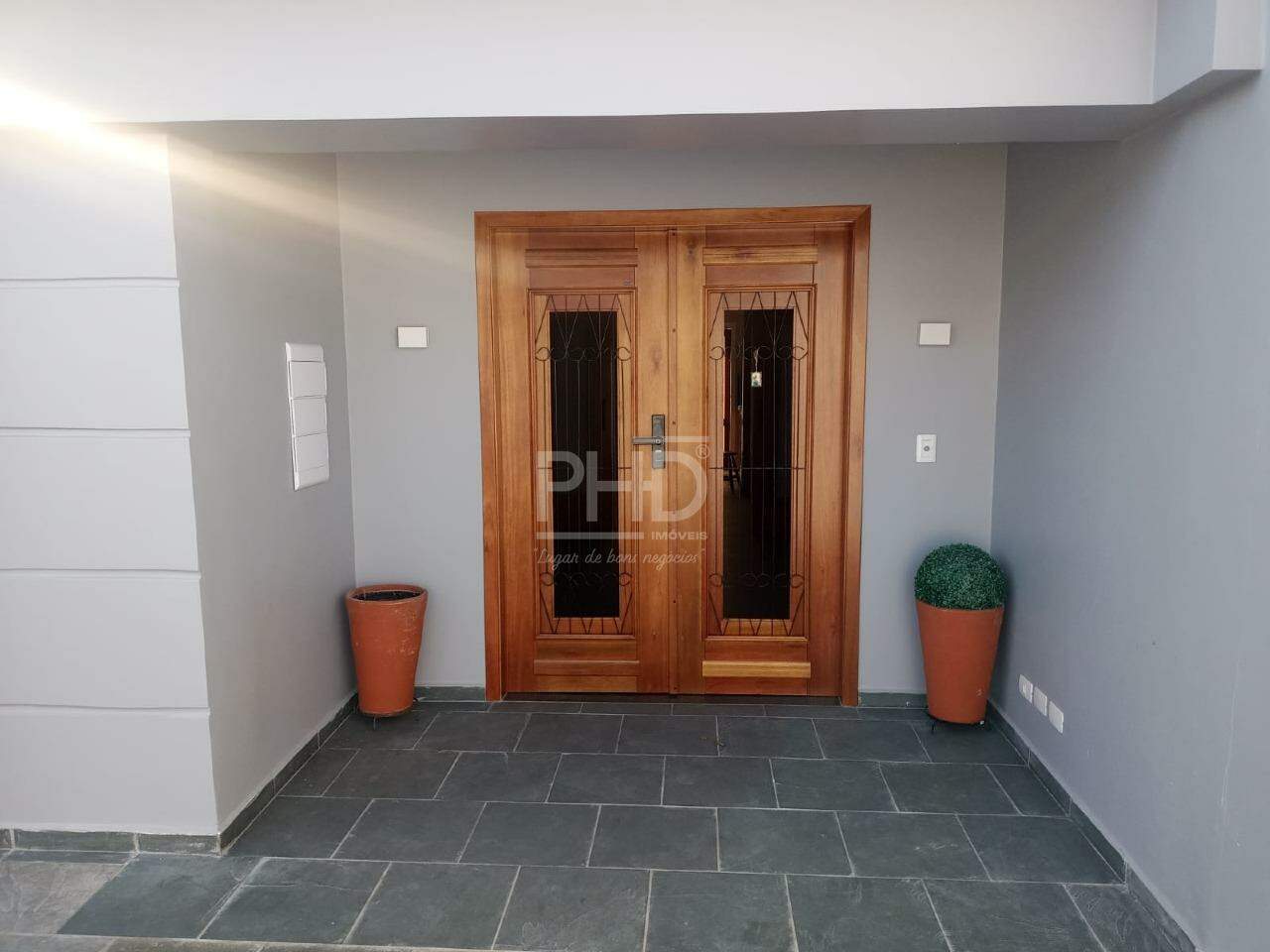 Casa à venda com 3 quartos, 163m² - Foto 1