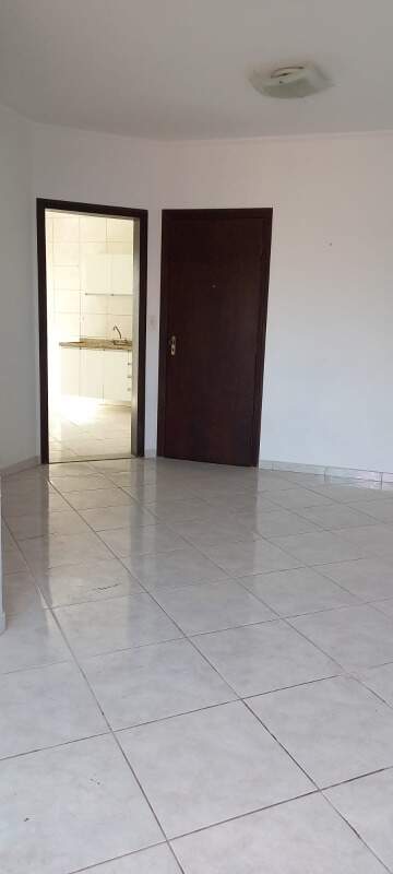 Apartamento à venda com 3 quartos, 64m² - Foto 2