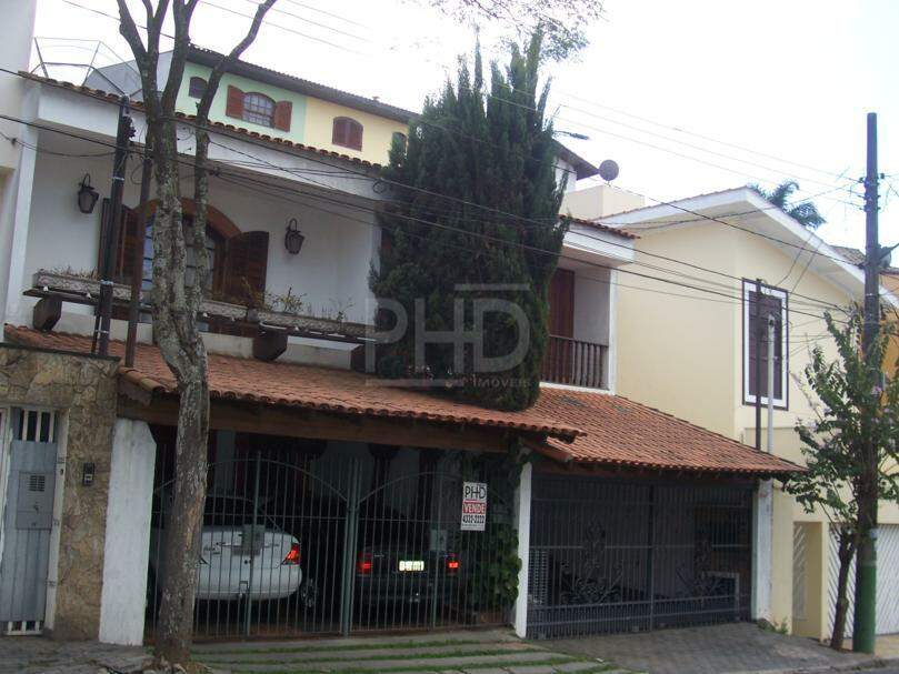 Sobrado à venda com 4 quartos, 240m² - Foto 1