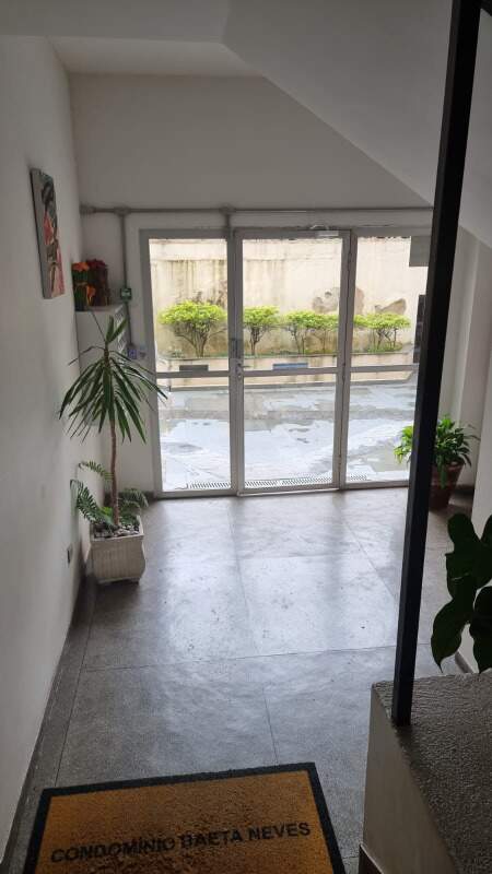 Apartamento à venda com 2 quartos, 72m² - Foto 2