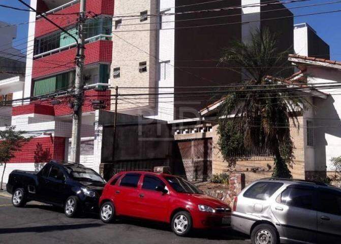 Casa à venda com 3 quartos, 200m² - Foto 2