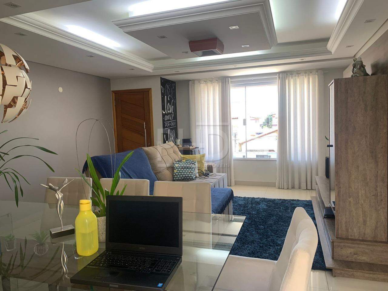 Sobrado à venda com 3 quartos, 194m² - Foto 1