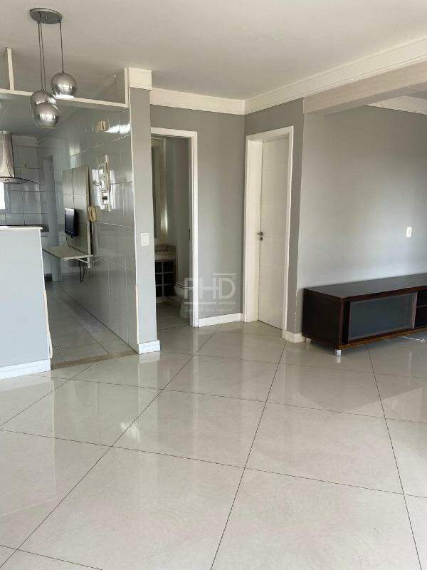 Apartamento à venda com 3 quartos, 106m² - Foto 3