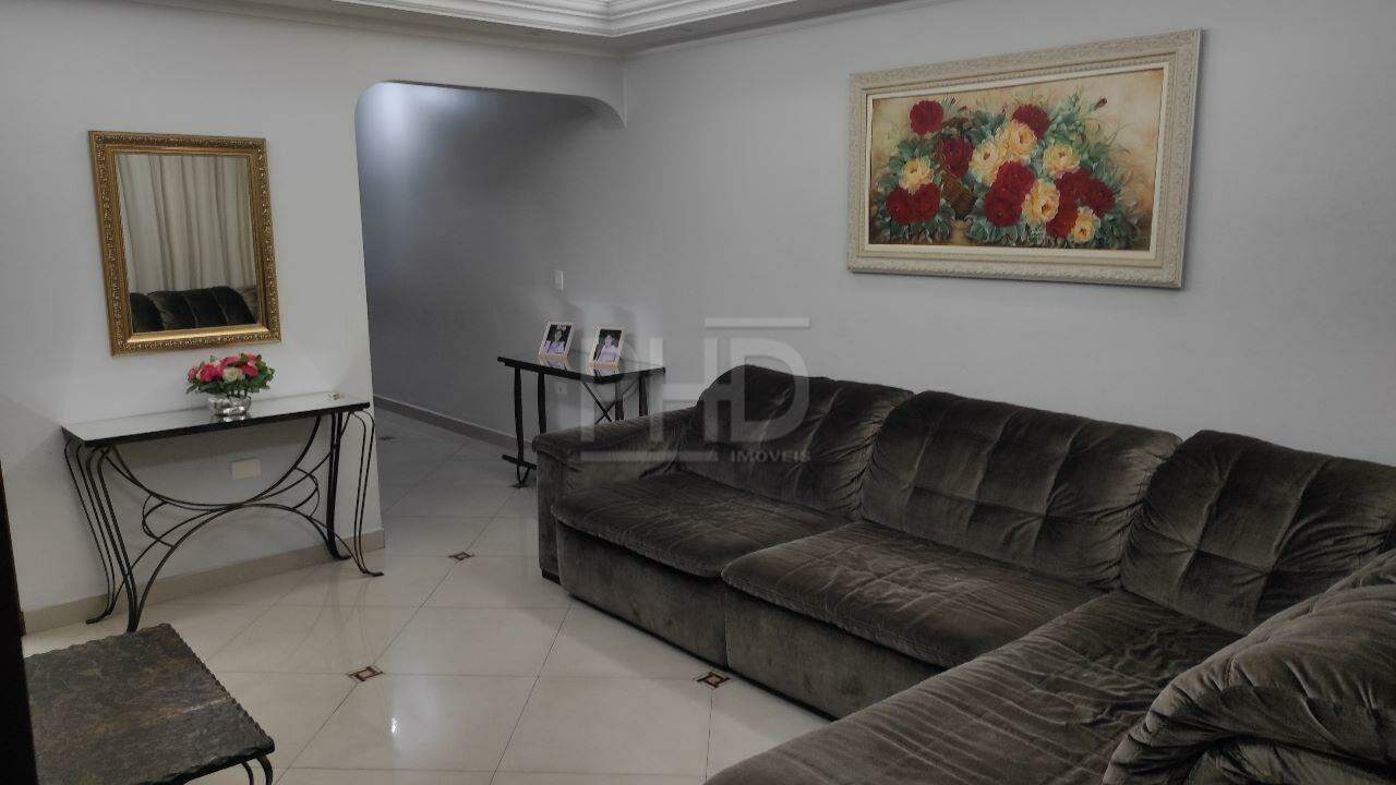 Sobrado à venda com 4 quartos, 230m² - Foto 1