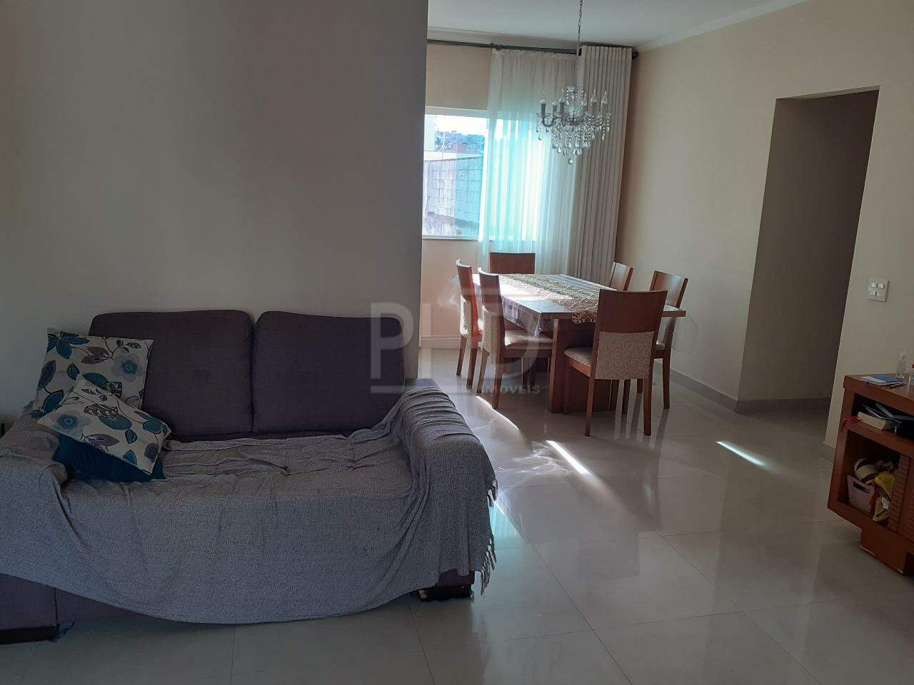 Sobrado à venda com 3 quartos, 249m² - Foto 1