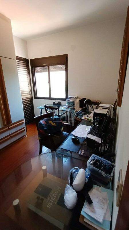 Apartamento à venda com 4 quartos, 205m² - Foto 1