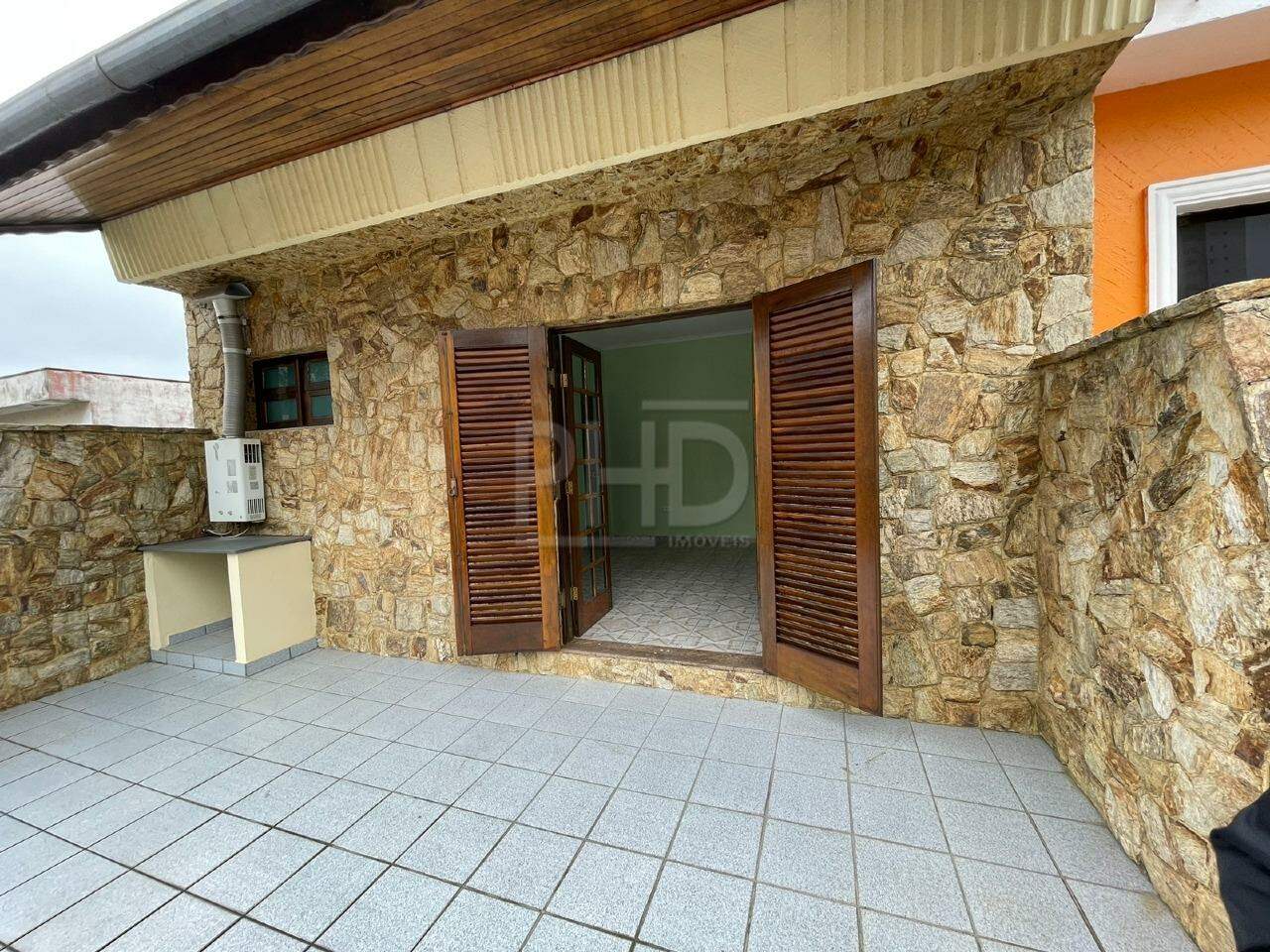 Sobrado à venda com 3 quartos, 190m² - Foto 1