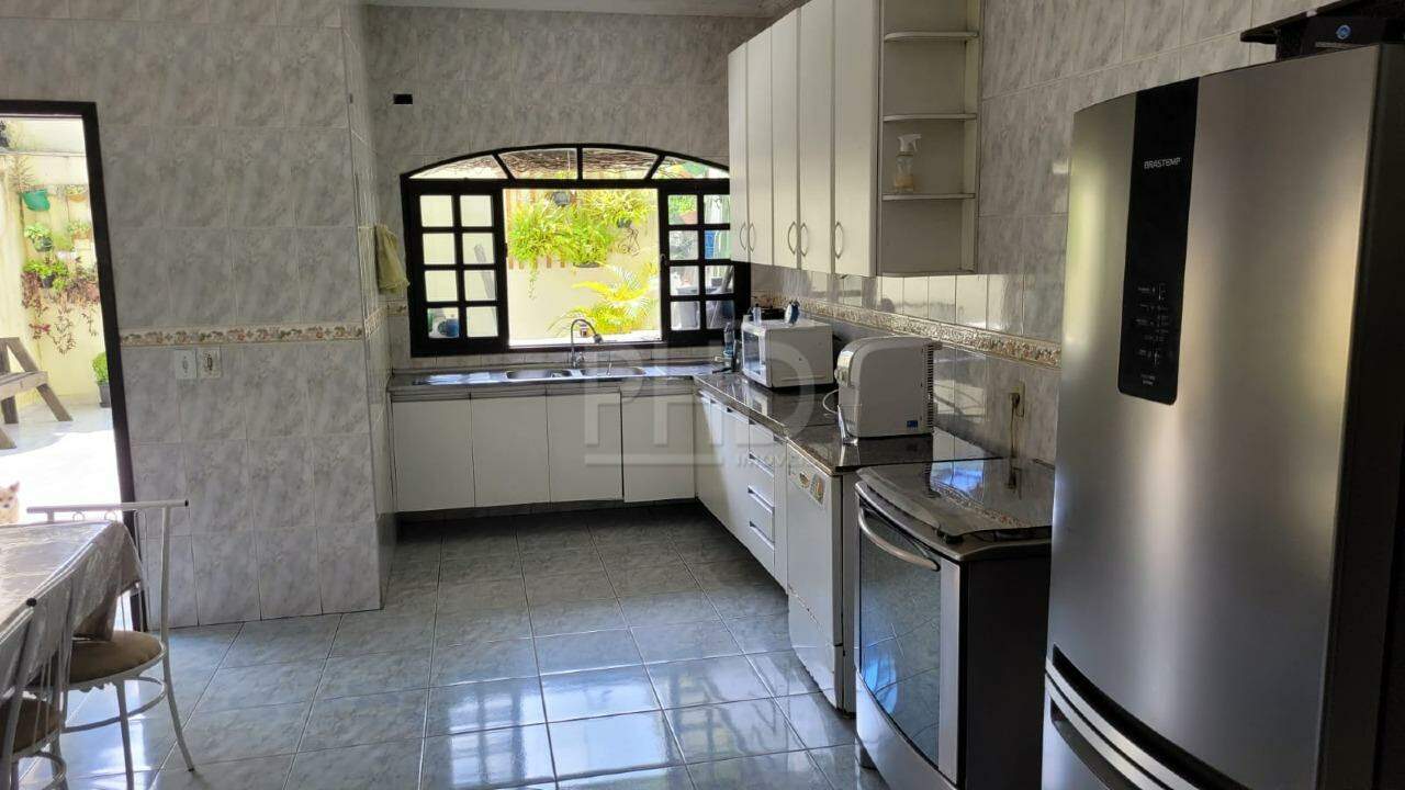 Sobrado, 3 quartos, 245 m² - Foto 1