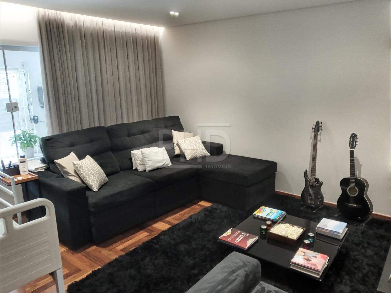 Sobrado à venda com 3 quartos, 202m² - Foto 1