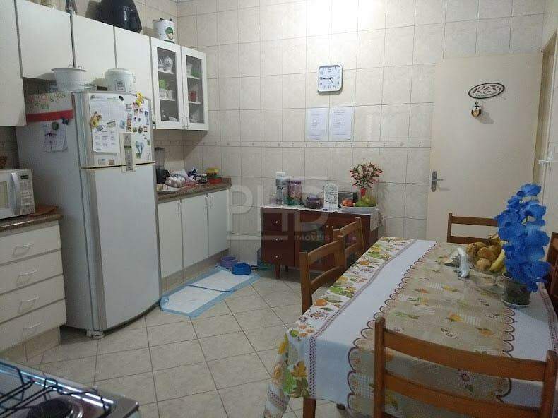 Casa à venda com 2 quartos, 138m² - Foto 2