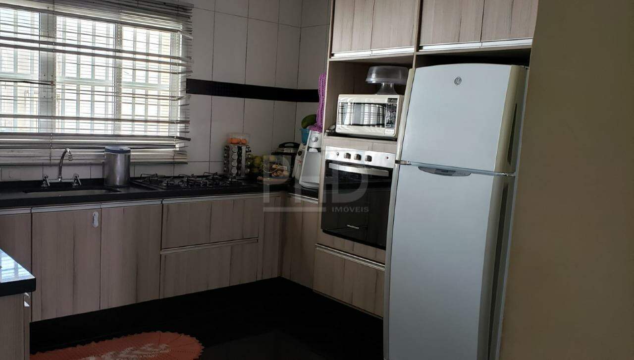 Sobrado à venda com 4 quartos, 196m² - Foto 4