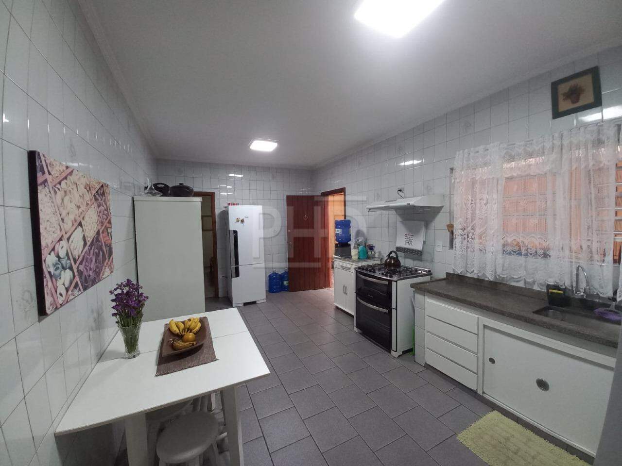 Sobrado à venda com 4 quartos, 179m² - Foto 1