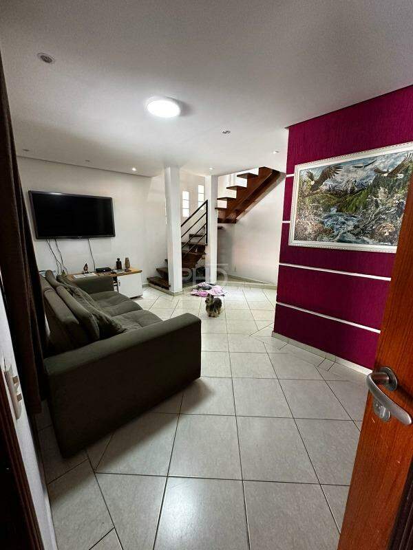 Casa de Condomínio para alugar com 3 quartos, 140m² - Foto 2