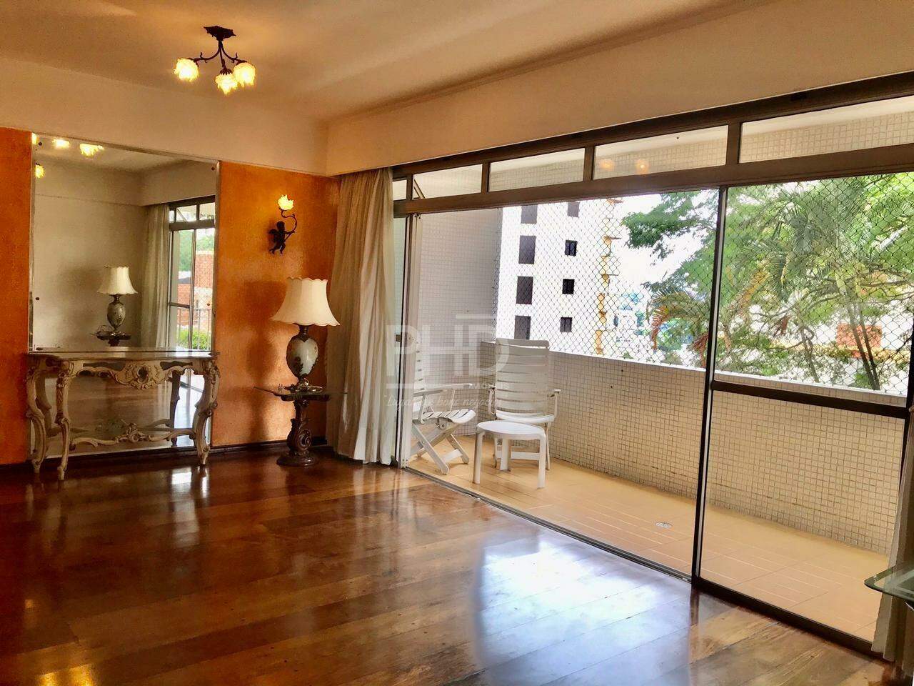 Apartamento à venda com 3 quartos, 160m² - Foto 4