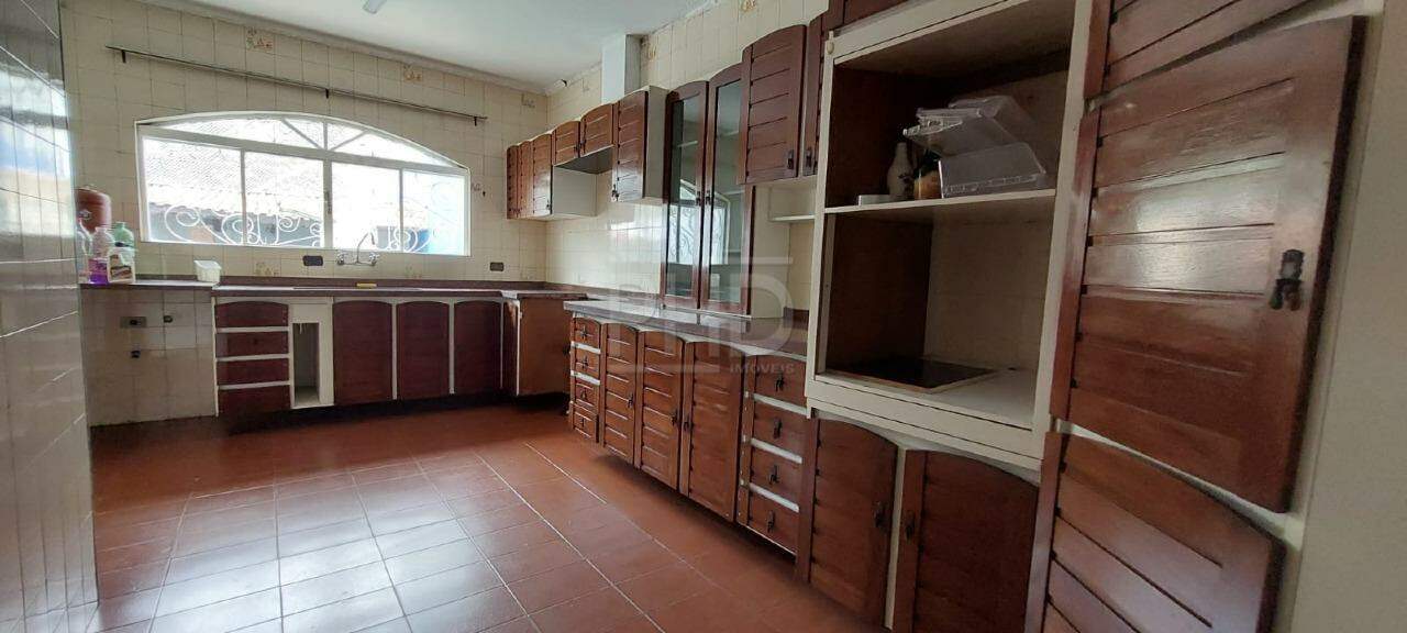 Sobrado à venda com 3 quartos, 250m² - Foto 1