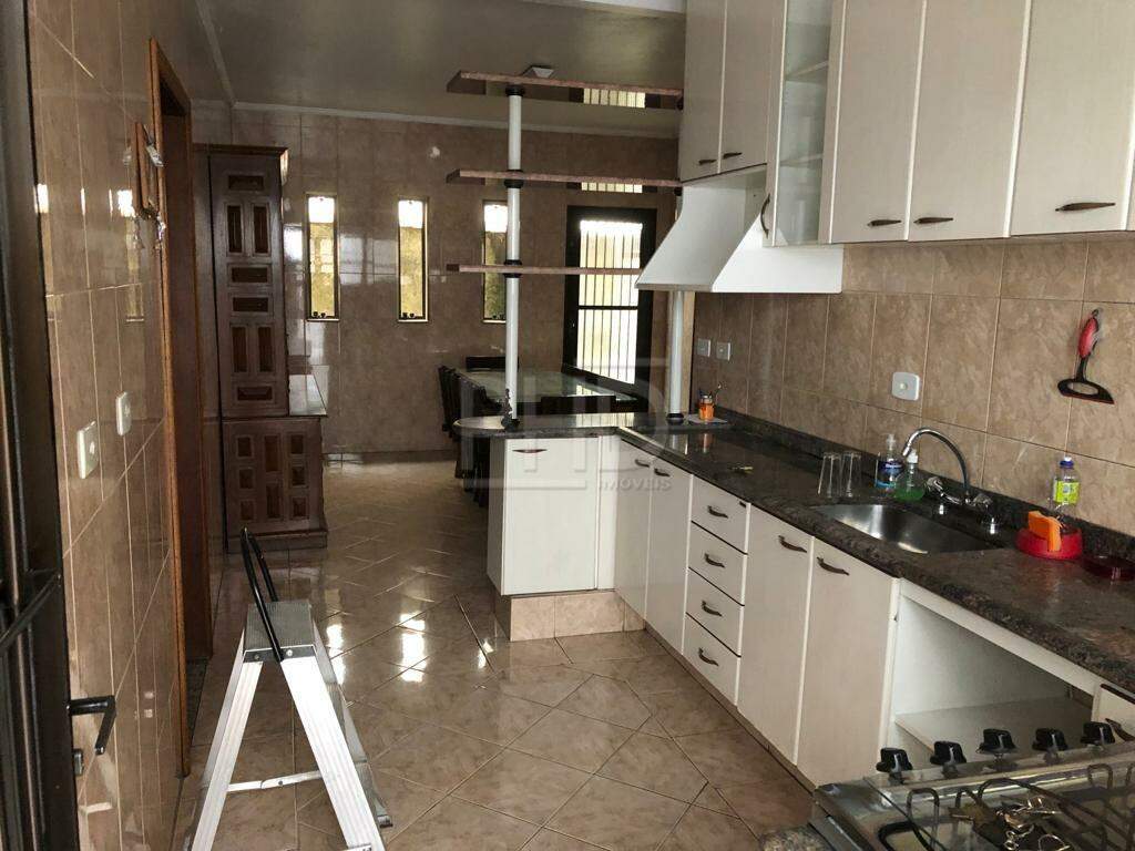 Casa à venda com 3 quartos, 302m² - Foto 4