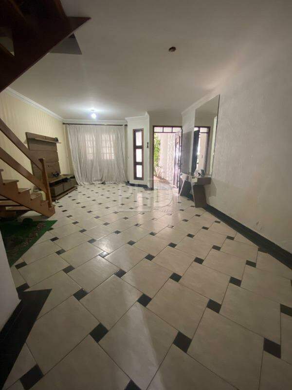 Sobrado à venda com 4 quartos, 220m² - Foto 2