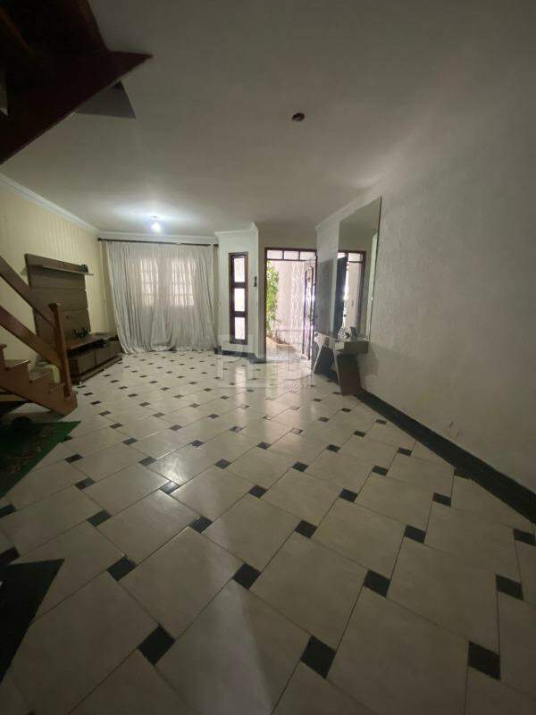 Sobrado à venda com 4 quartos, 220m² - Foto 1