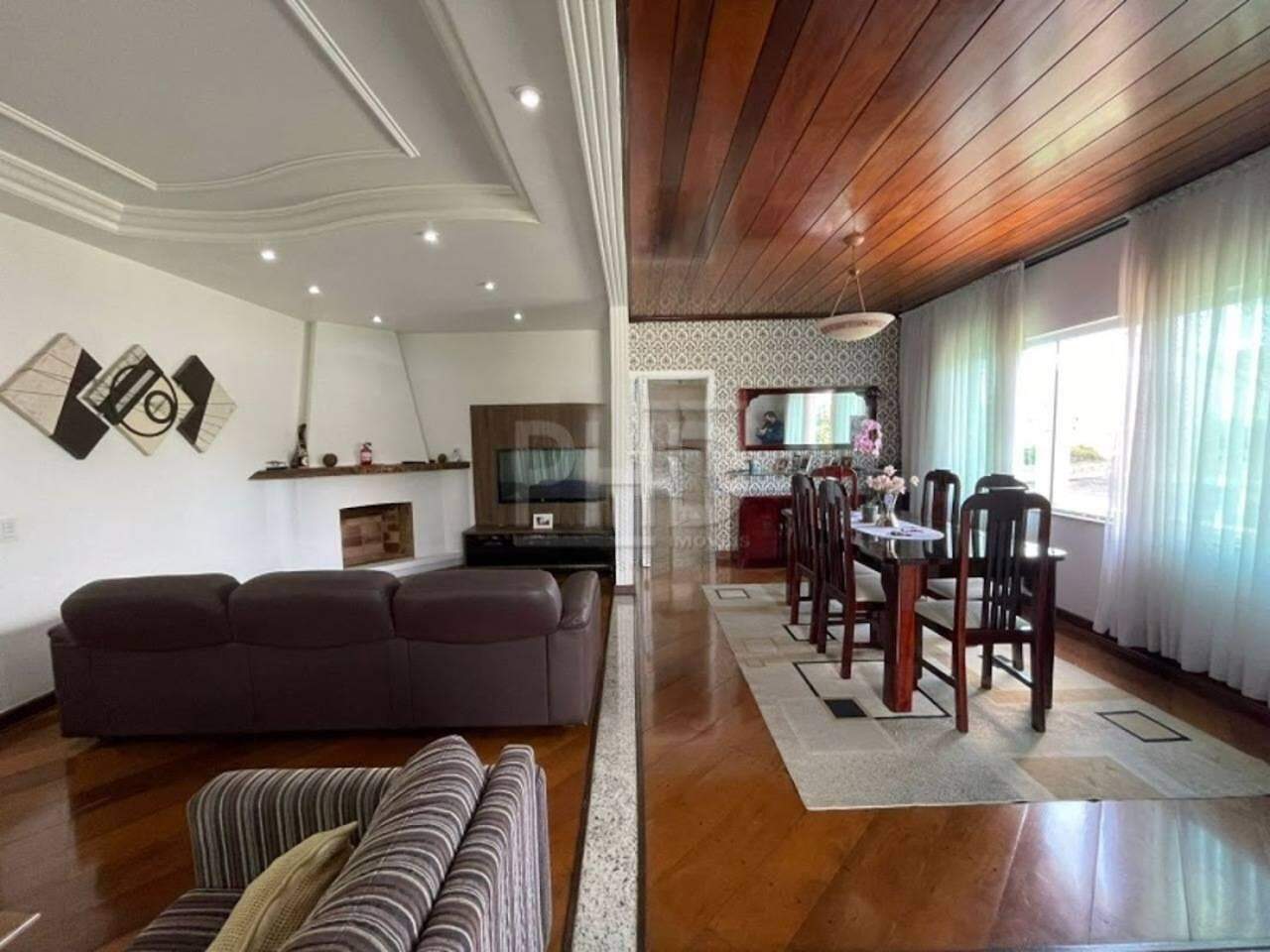 Casa à venda com 4 quartos, 297m² - Foto 2