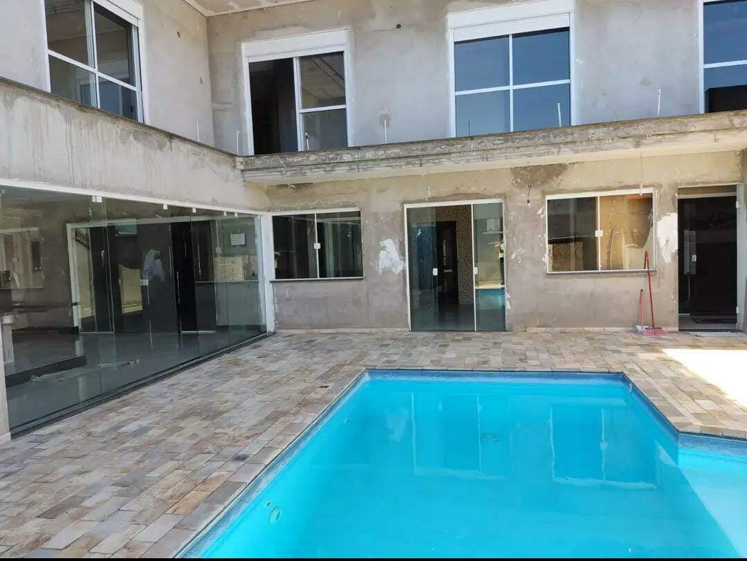 Casa à venda com 6 quartos, 580m² - Foto 1