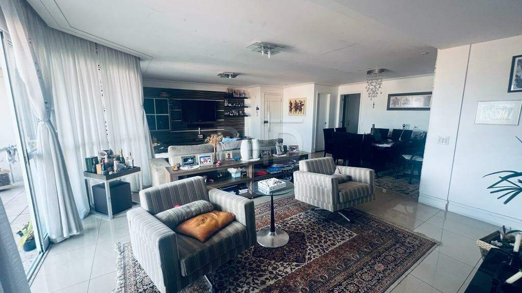 Apartamento à venda com 3 quartos, 190m² - Foto 1