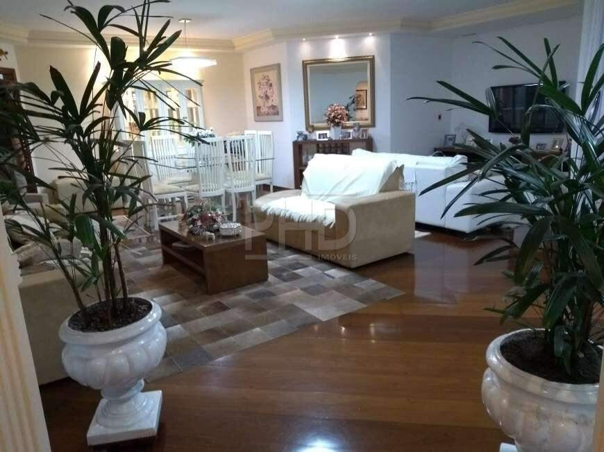 Apartamento à venda com 3 quartos, 207m² - Foto 2