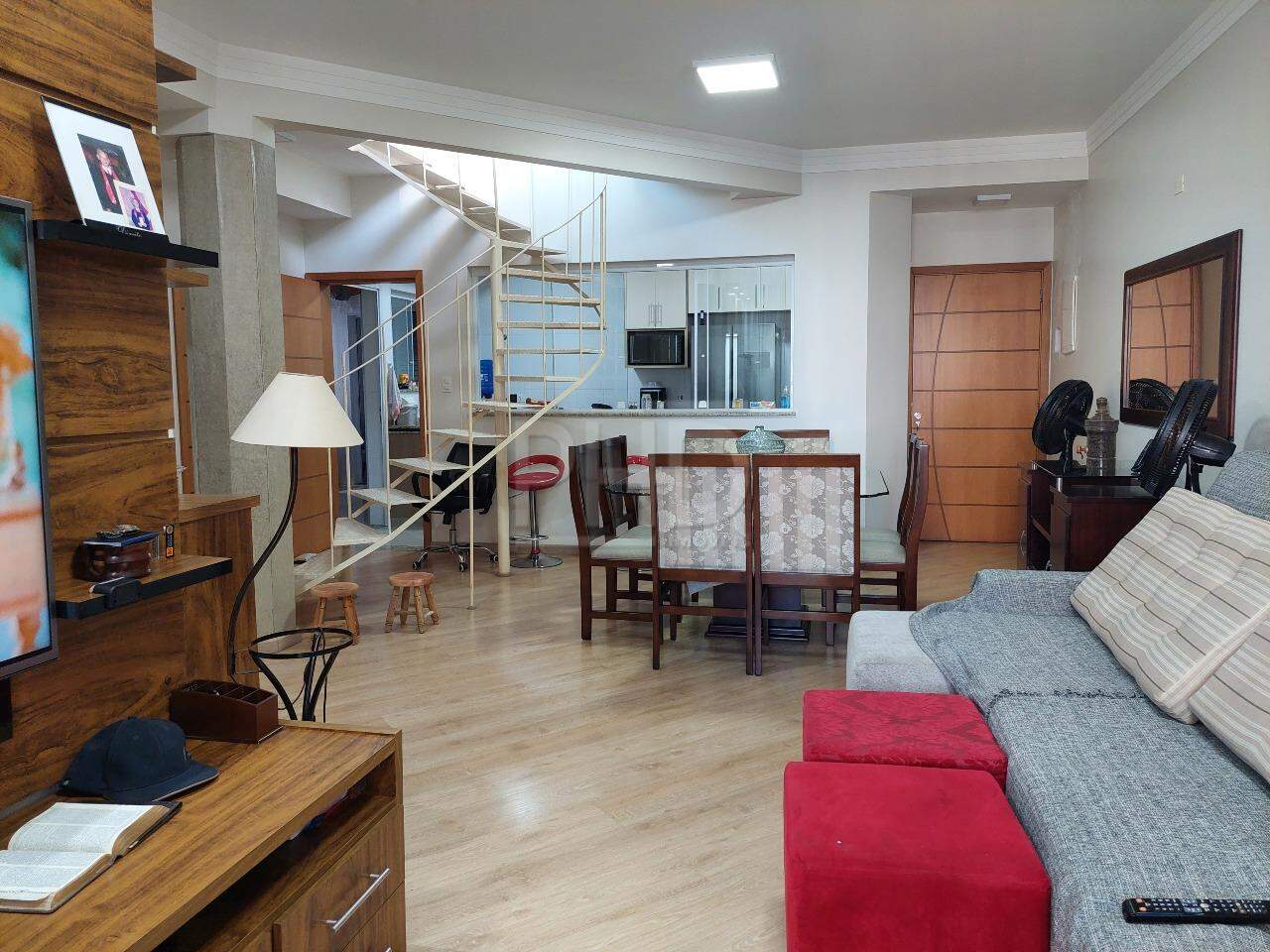 Cobertura à venda com 3 quartos, 340m² - Foto 1