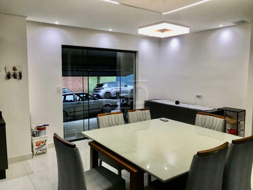 Casa à venda com 3 quartos, 160m² - Foto 1