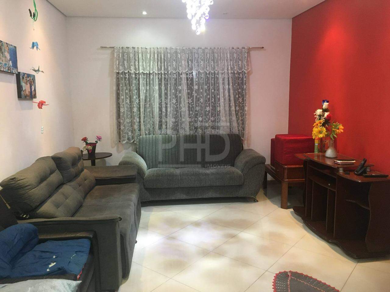 Casa à venda com 4 quartos, 185m² - Foto 1