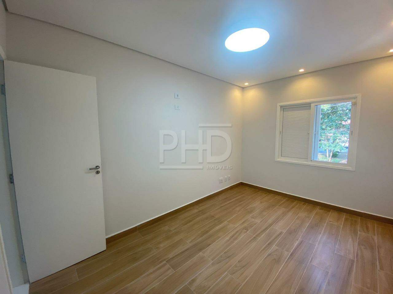 Casa à venda com 4 quartos, 280m² - Foto 4