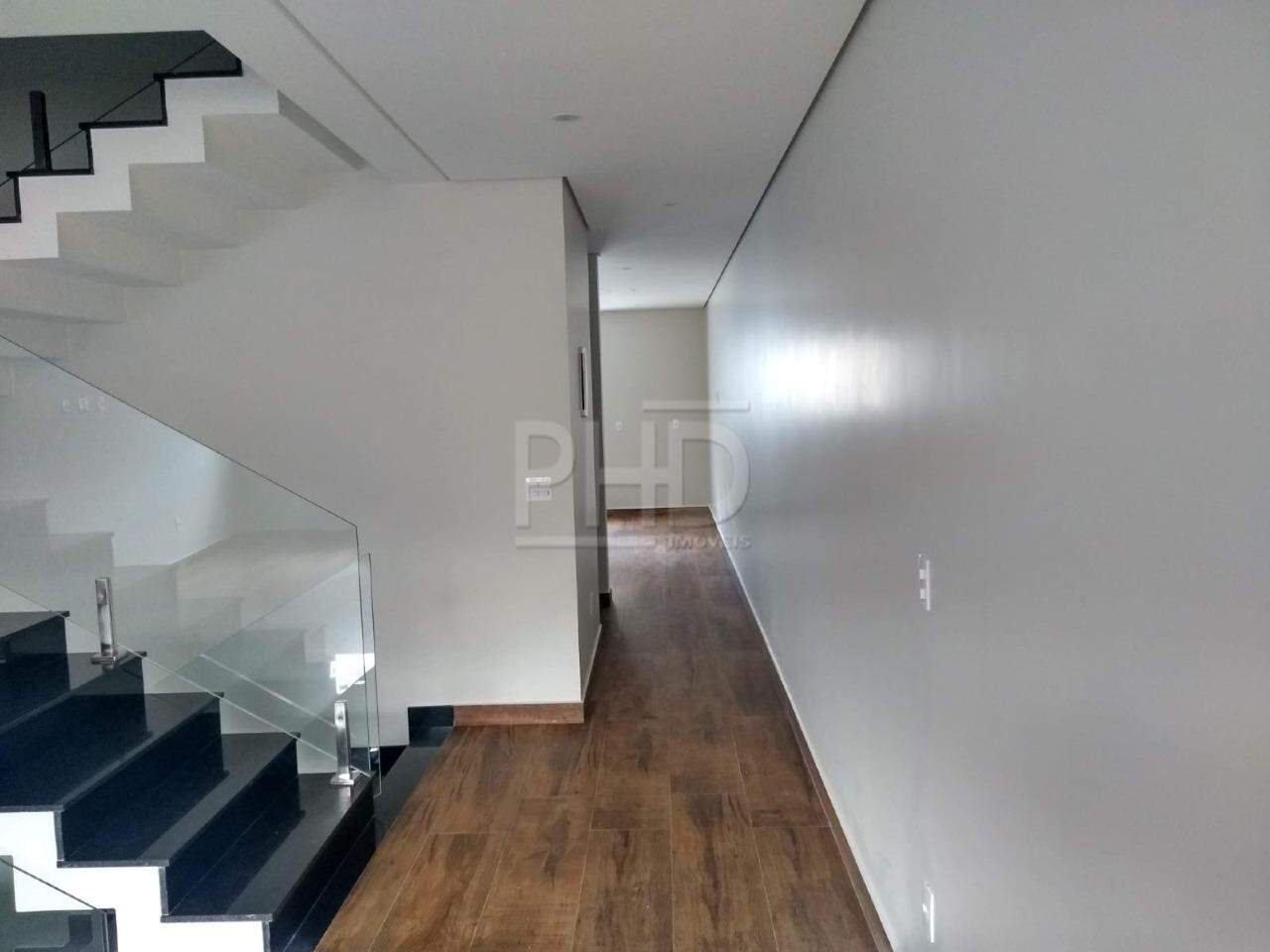 Sobrado à venda com 3 quartos, 200m² - Foto 1