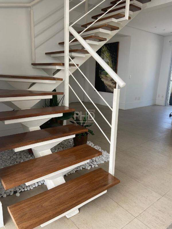 Cobertura para alugar com 3 quartos, 228m² - Foto 11