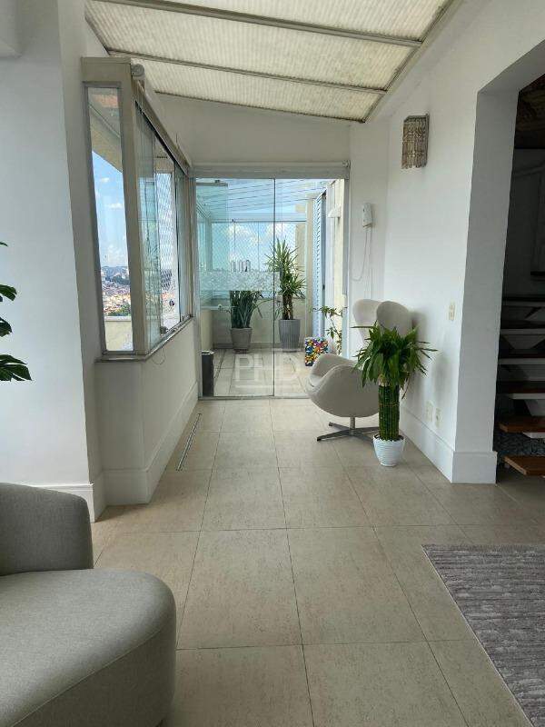 Cobertura para alugar com 3 quartos, 228m² - Foto 4