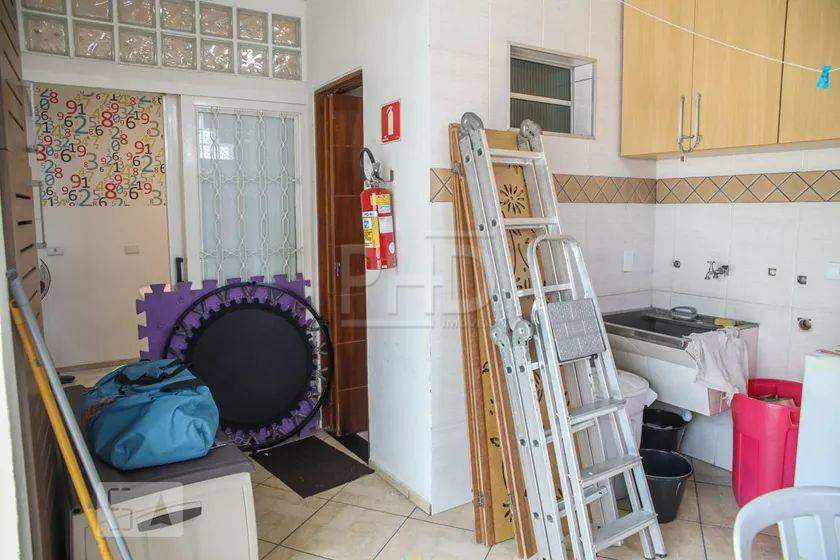 Casa para alugar com 3 quartos, 228m² - Foto 40