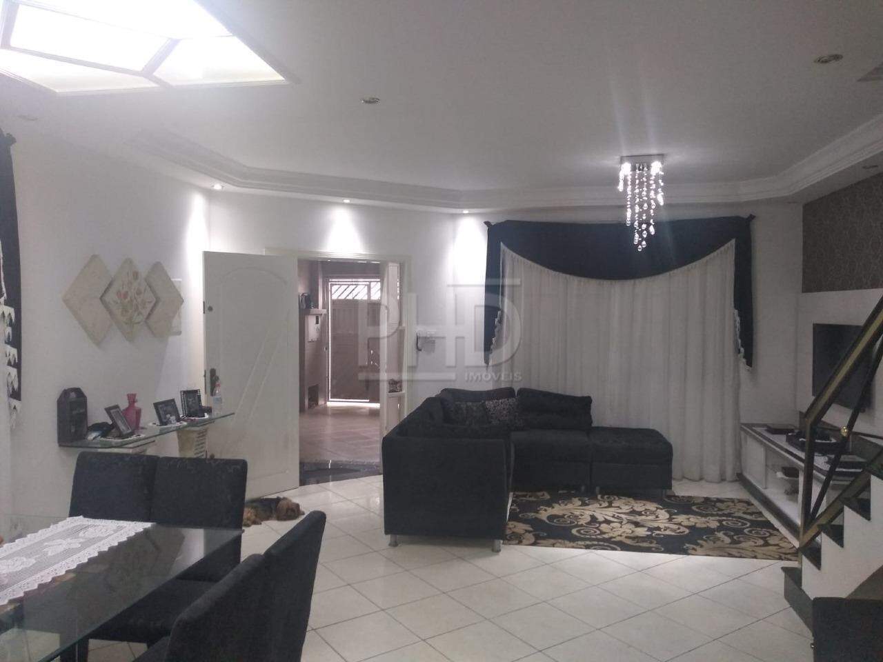 Sobrado à venda com 3 quartos, 180m² - Foto 1