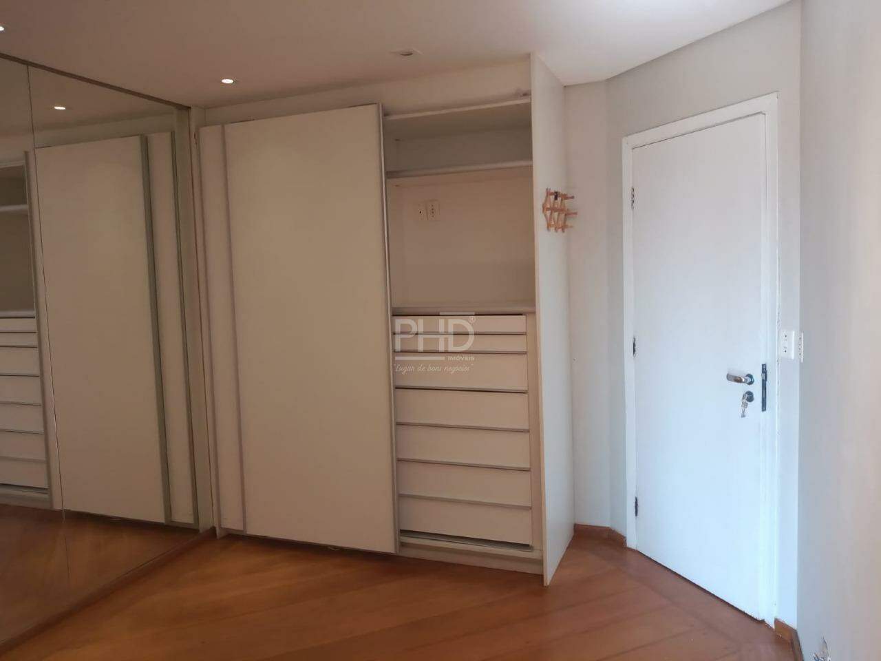 Apartamento à venda com 3 quartos, 135m² - Foto 13