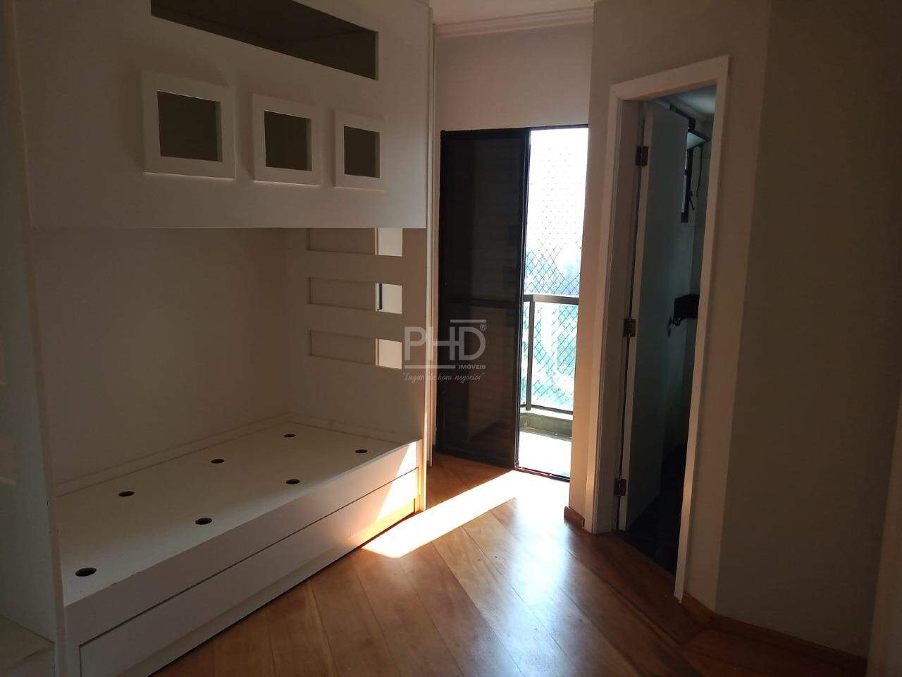 Apartamento à venda com 3 quartos, 135m² - Foto 29