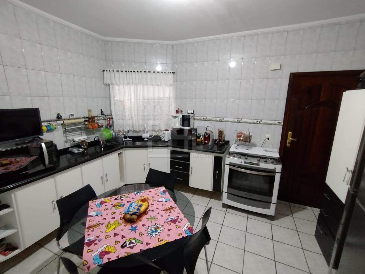 Casa à venda com 3 quartos, 210m² - Foto 4