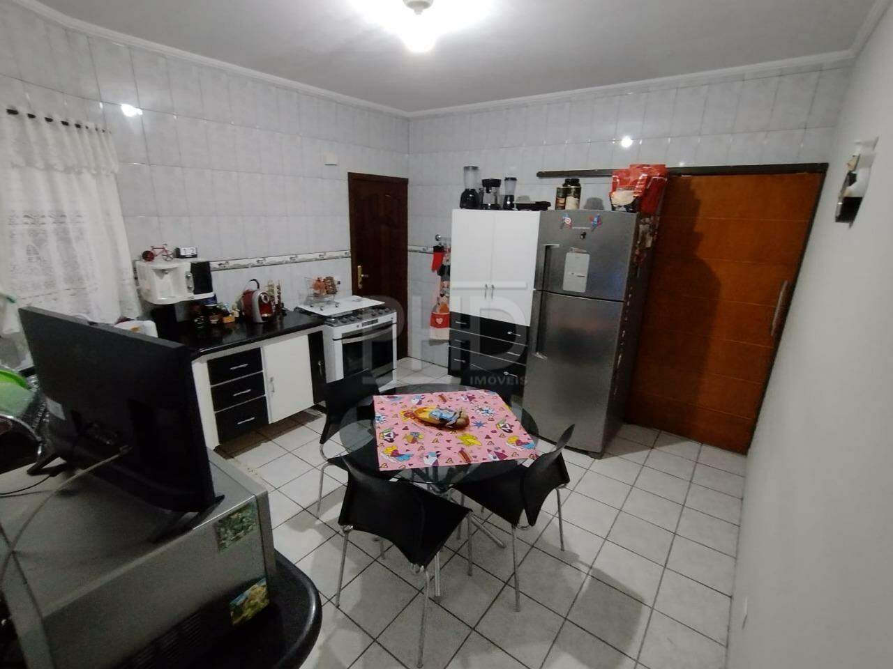 Casa à venda com 3 quartos, 210m² - Foto 2