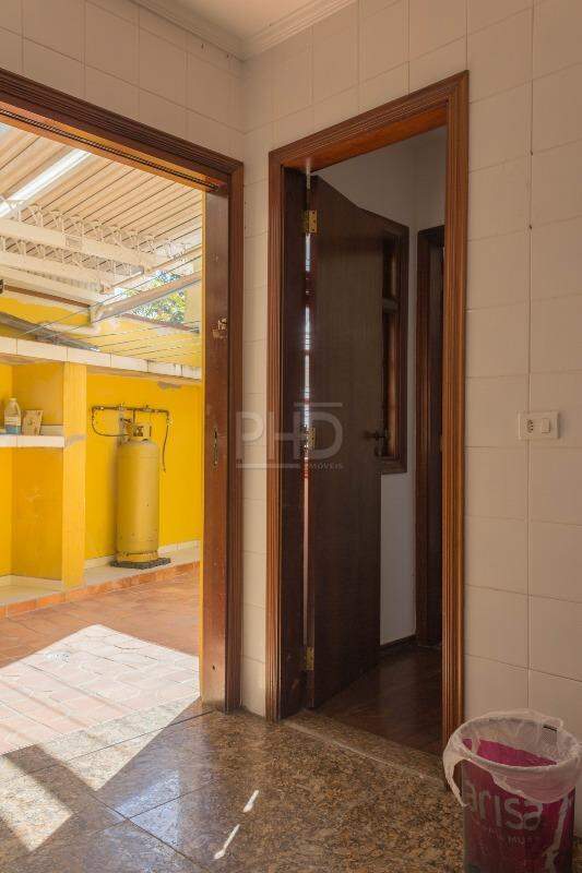 Sobrado à venda com 6 quartos, 298m² - Foto 46