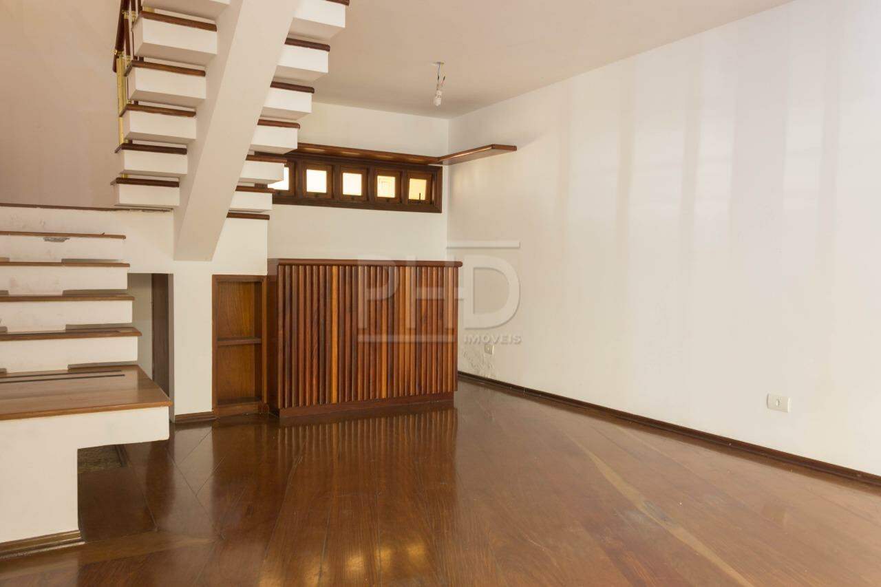 Sobrado à venda com 6 quartos, 298m² - Foto 2