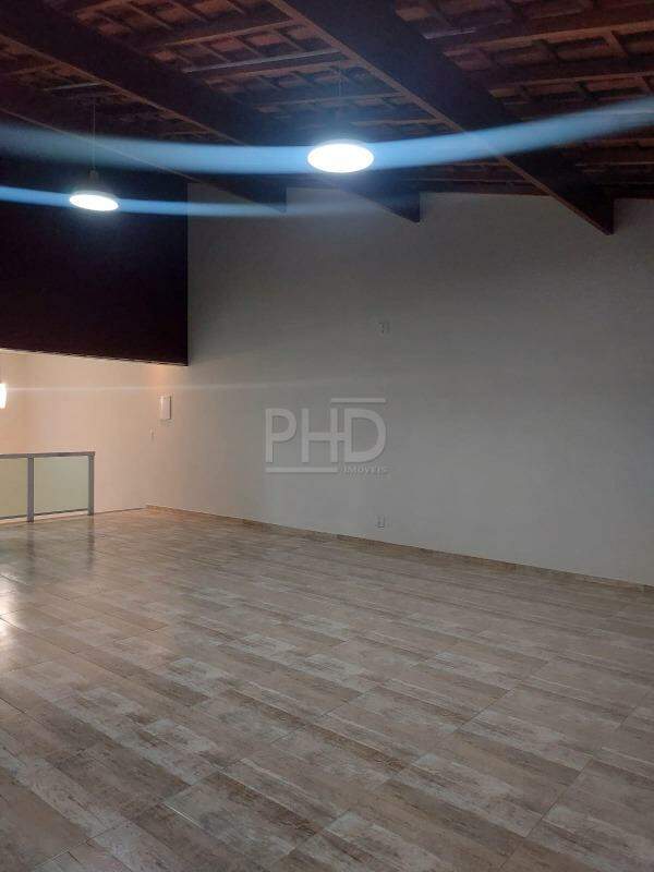 Sobrado à venda com 3 quartos, 208m² - Foto 1