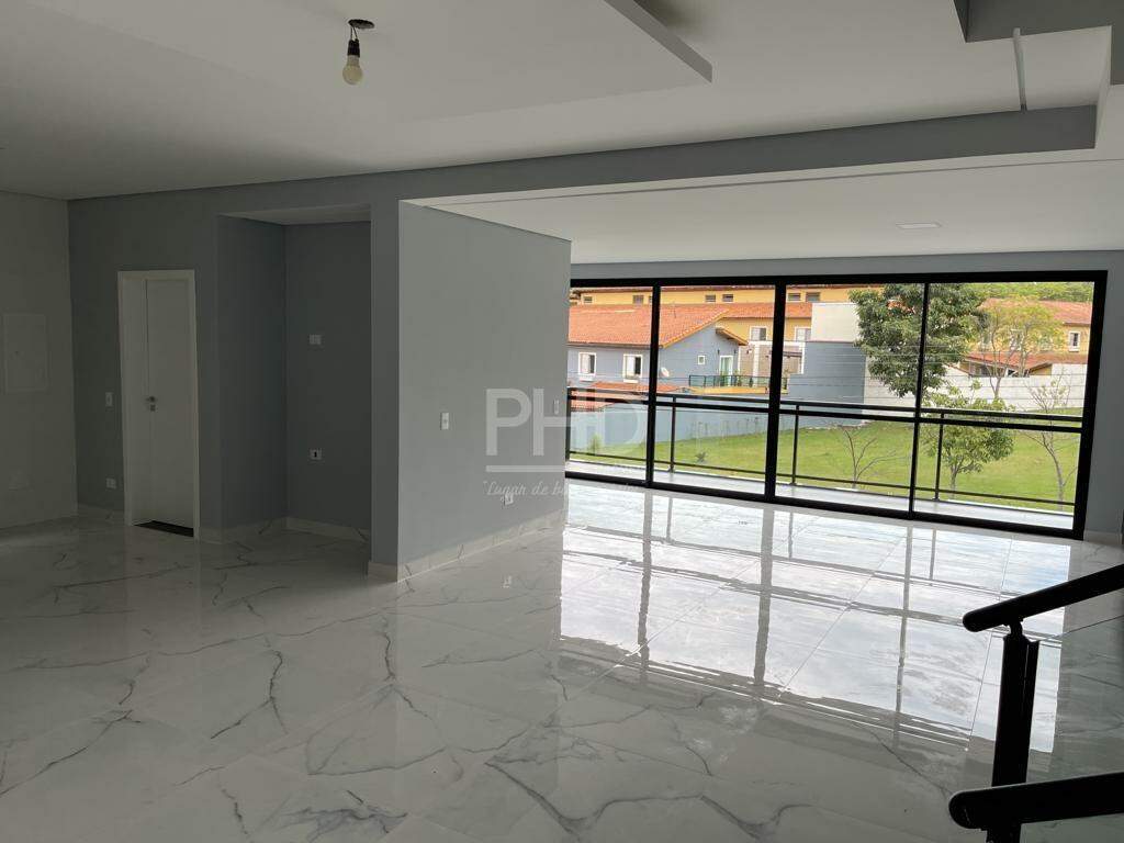 Sobrado à venda com 4 quartos, 351m² - Foto 1