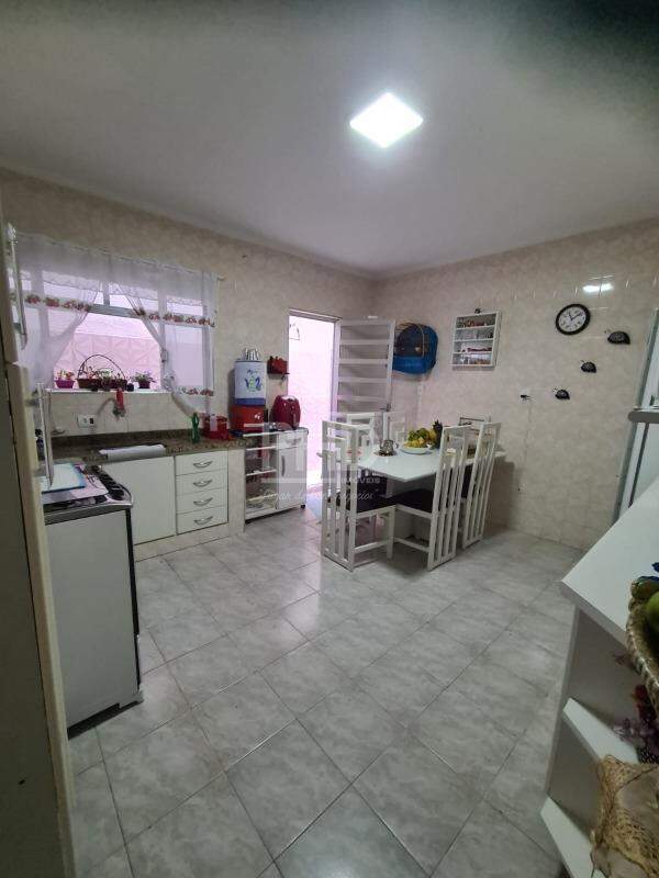 Sobrado à venda com 3 quartos, 215m² - Foto 3