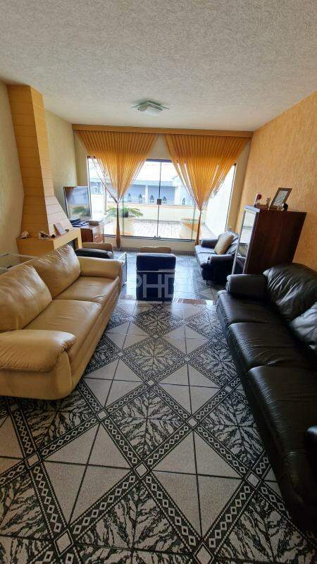 Sobrado à venda com 3 quartos, 258m² - Foto 2