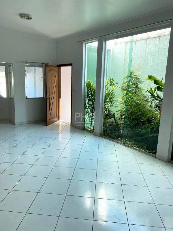 Sobrado à venda com 3 quartos, 240m² - Foto 1