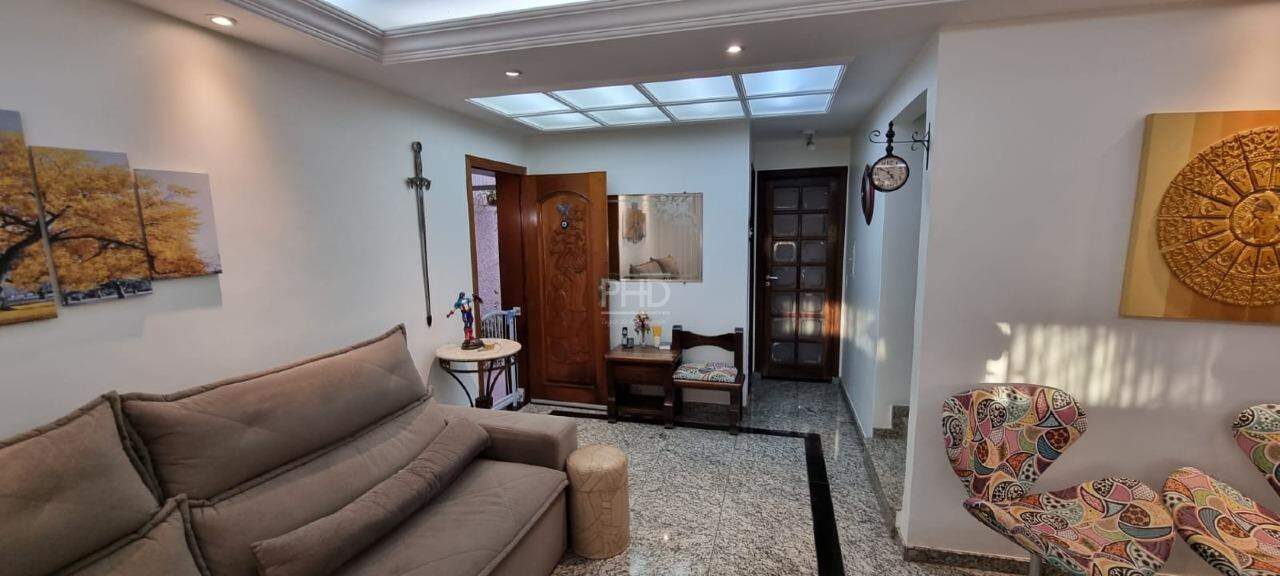 Sobrado à venda com 3 quartos, 202m² - Foto 1