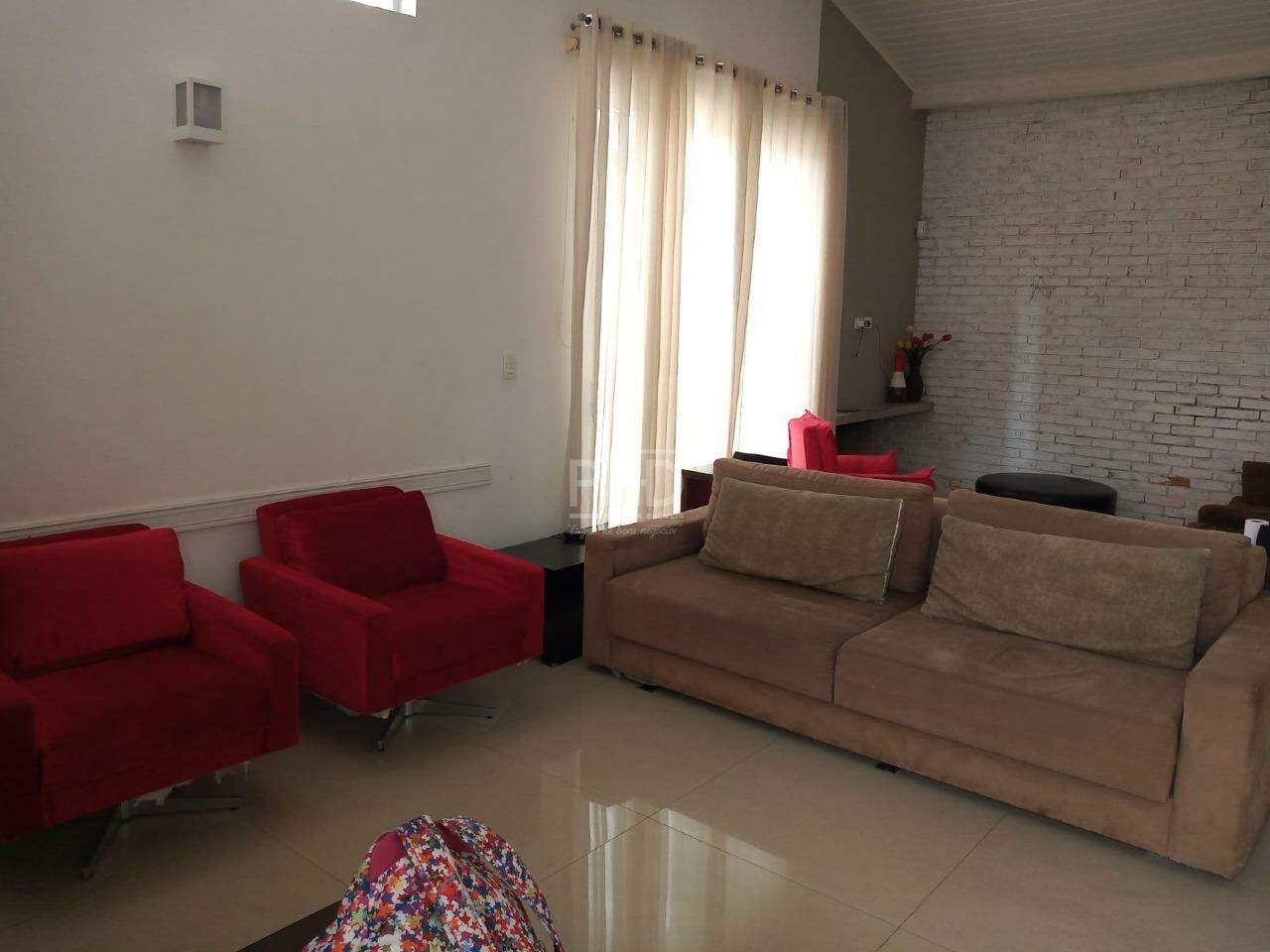 Casa à venda com 3 quartos, 208m² - Foto 3